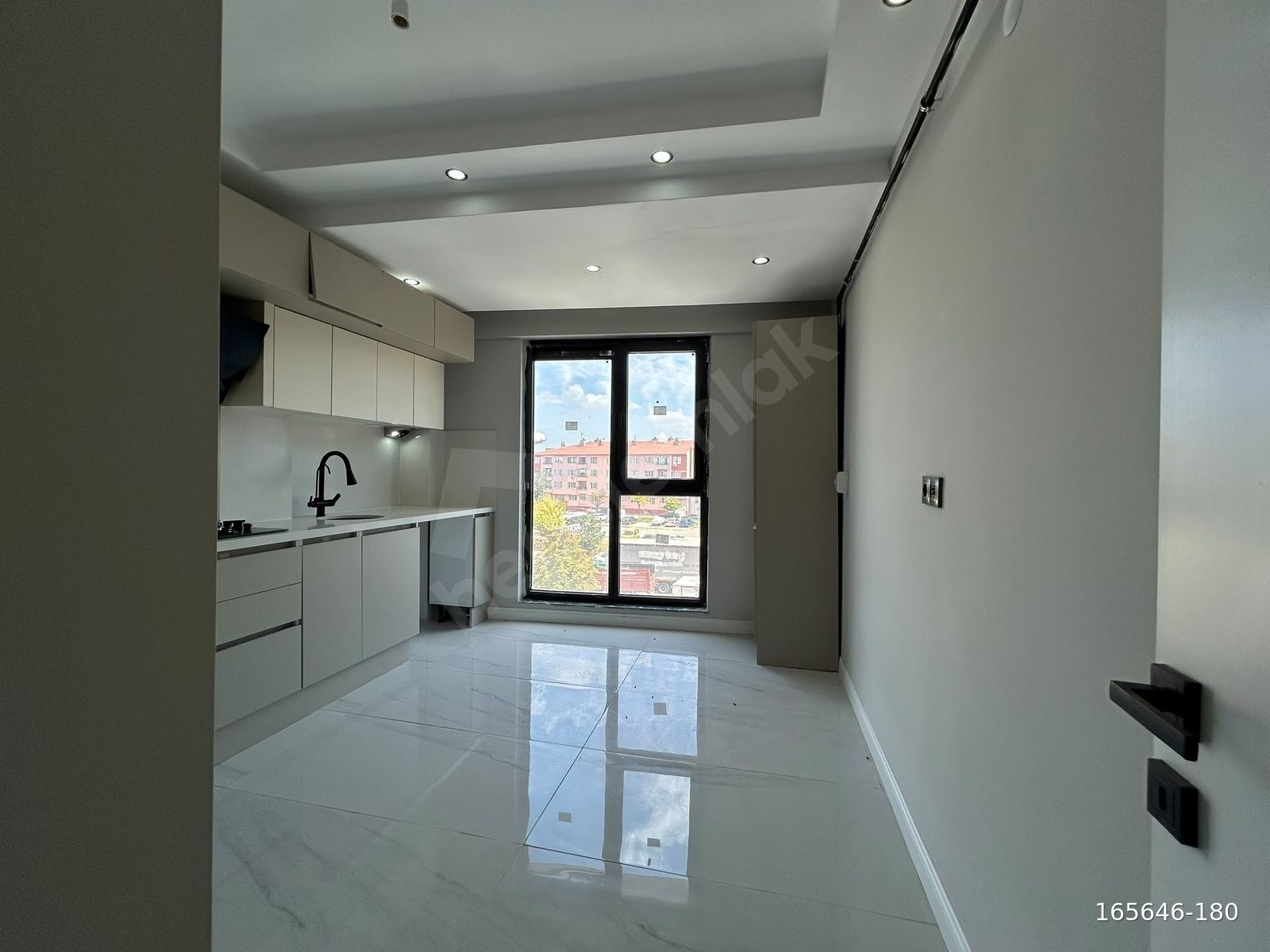 BAHÇELİEVLER MAH ORHAN OĞUZ CAD'Sİ ÜZERİ SATILIK 3+1 LÜKS DAİRE