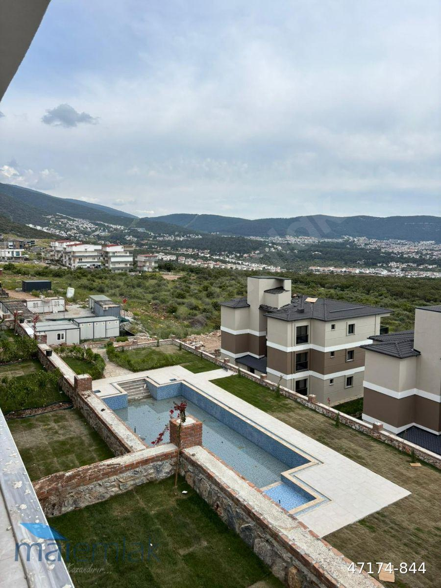 Akbük'te Deniz Manzaralı, Havuzlu Sitede 2+1 Daire