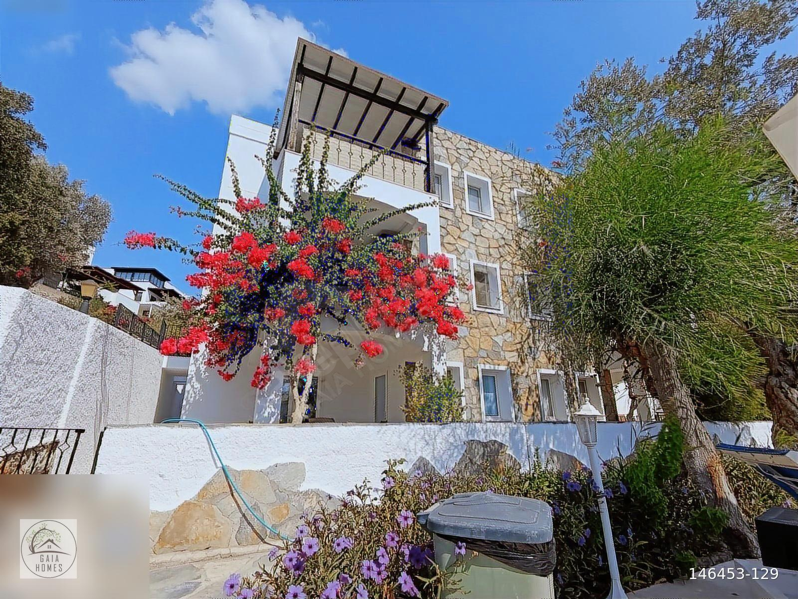 Satılık Bodrum Umurca Havuzlu Nezih Sitede 2+1 Daire