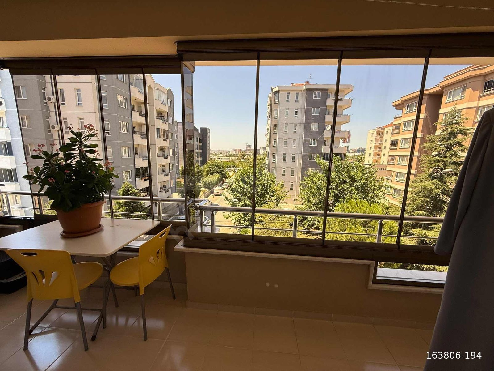 DEMİRCİDE YÜKSEK KİRA GETİRİLİ TEK DAIRE FİYATINA FIRSAT 2 DAIRE