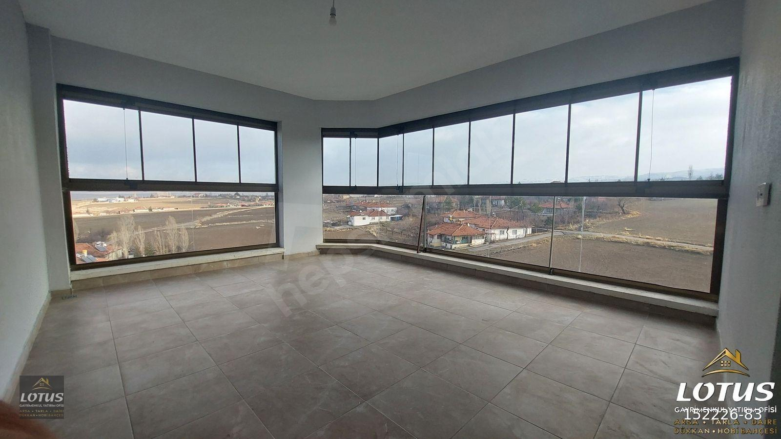 LOTUS tan KIBRISKÖYÜ CADDE ÜZERİ SÜPER DAİRE