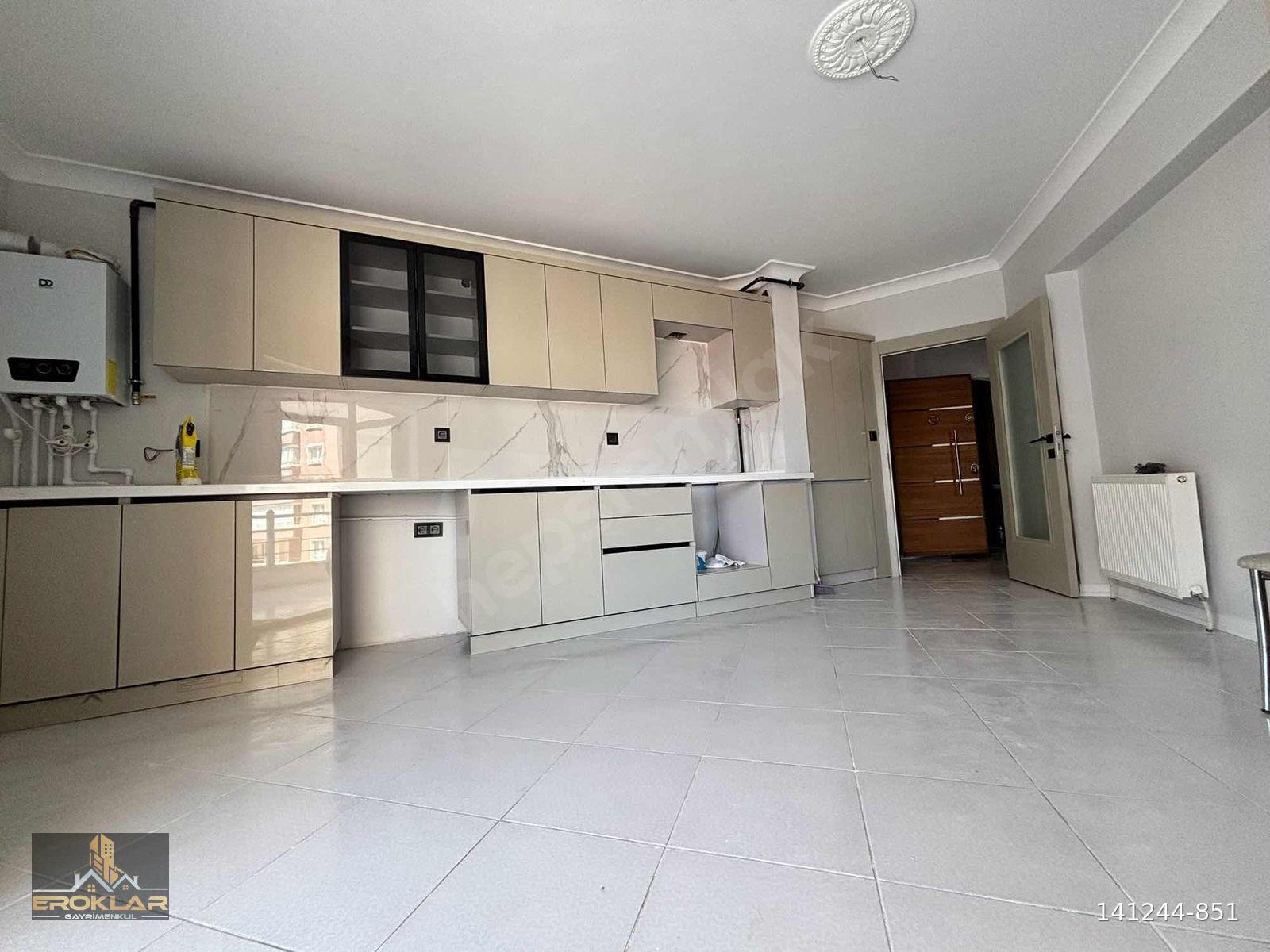 EROKLAR'DAN AVCILARDA SİTE İÇİ ORTA KAT TERAS BALKON E.BANYO 3+1