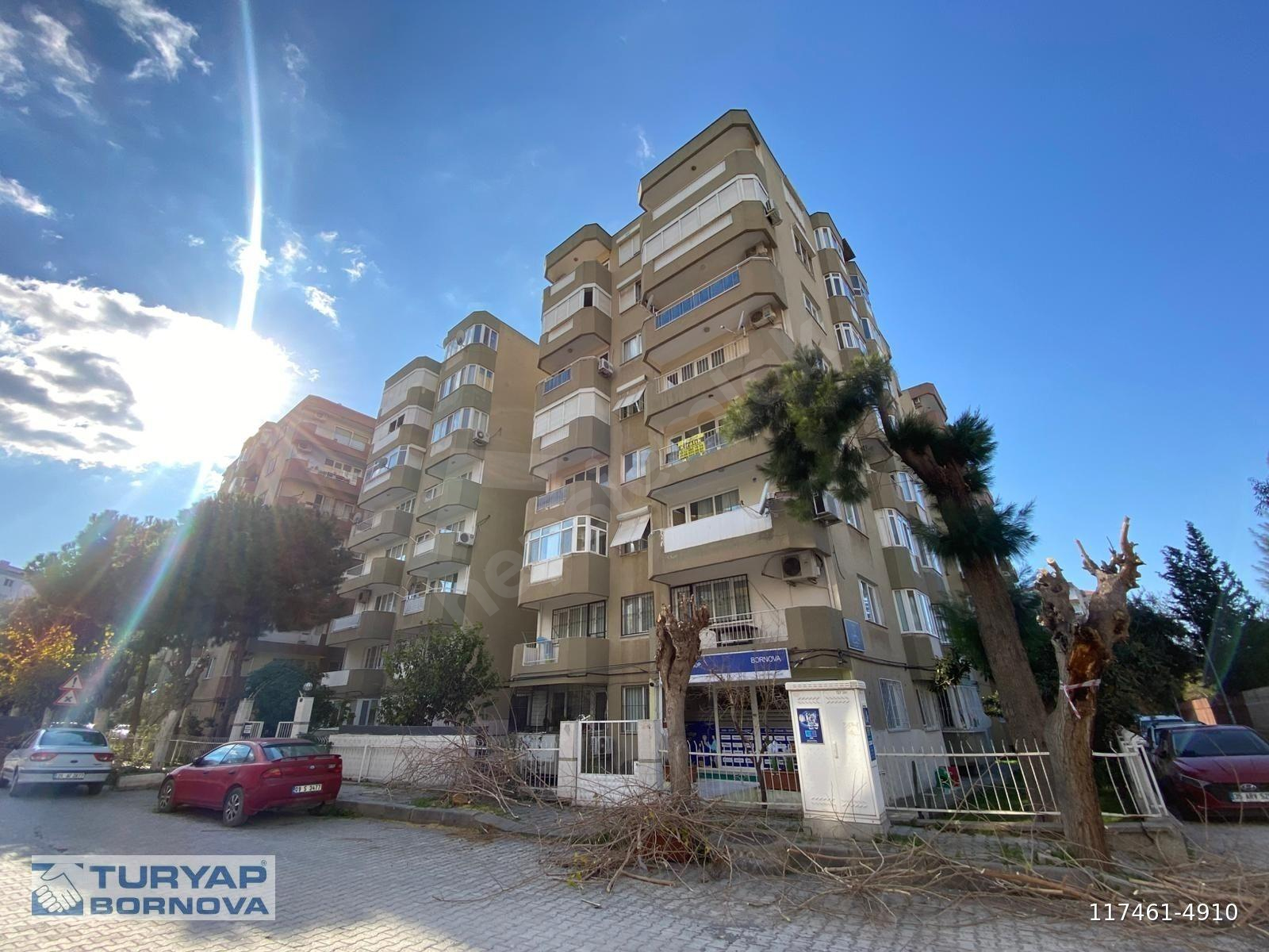 Turyap Bornova'dan Merkezi Konumda Kiralık Ara Kat 3+1 Daire