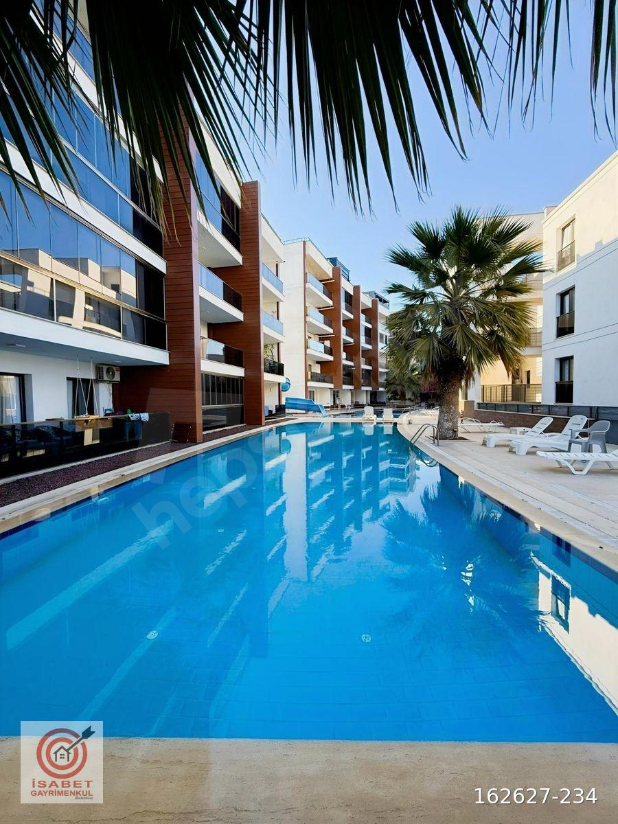 KUŞADASI QUEEN ADA SİTESİNDE EŞYALI SATILIK 1+1 DAİRE