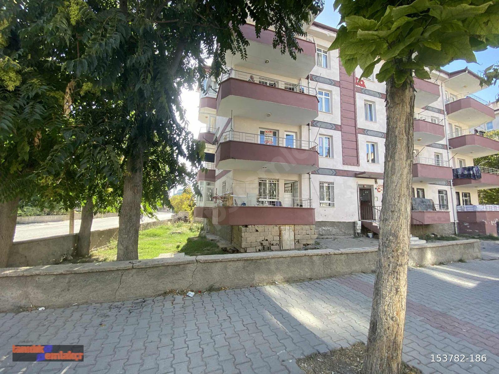 TANIDIK EMLAKÇI SELÇUK MAHALLESİNDE 3+1 DAİRE KİRALIYOR