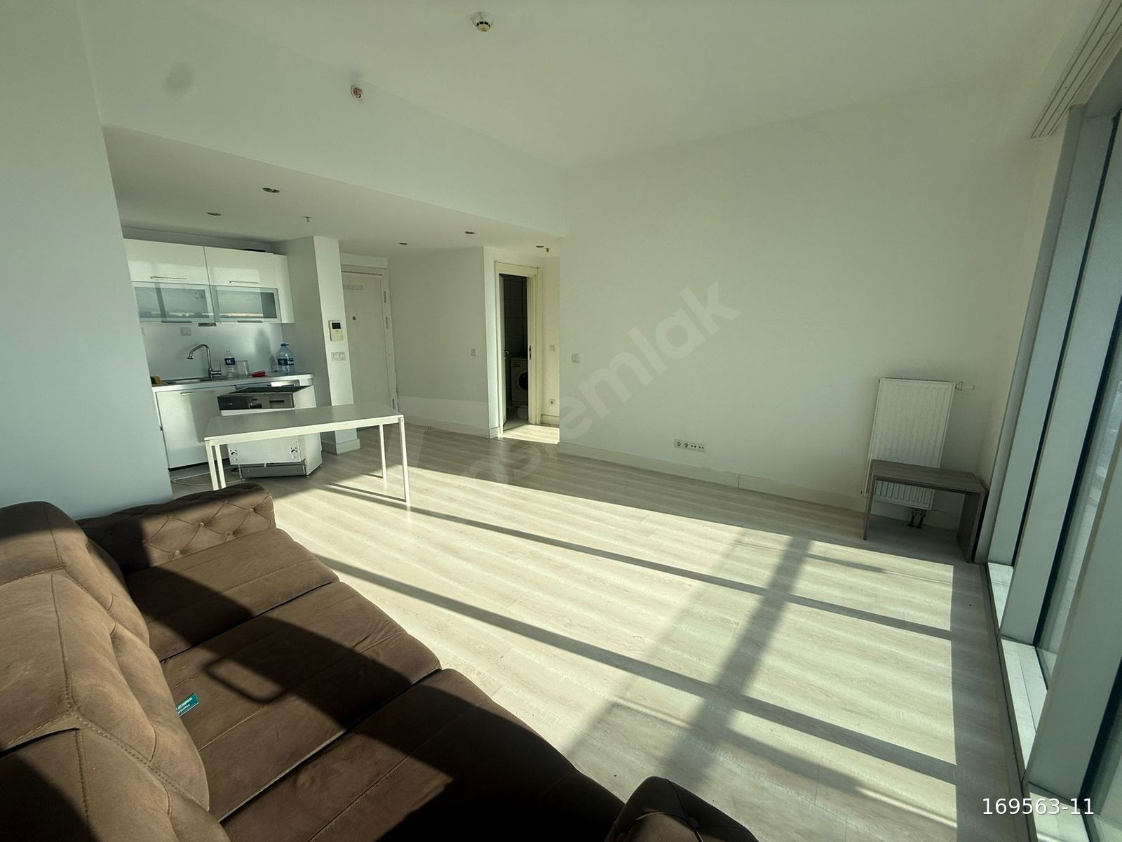 BATIŞEHİR HİRA'DAN KİRALIK 1+1 KISMİ EŞYALI YÜKSEK KAT DAİRE