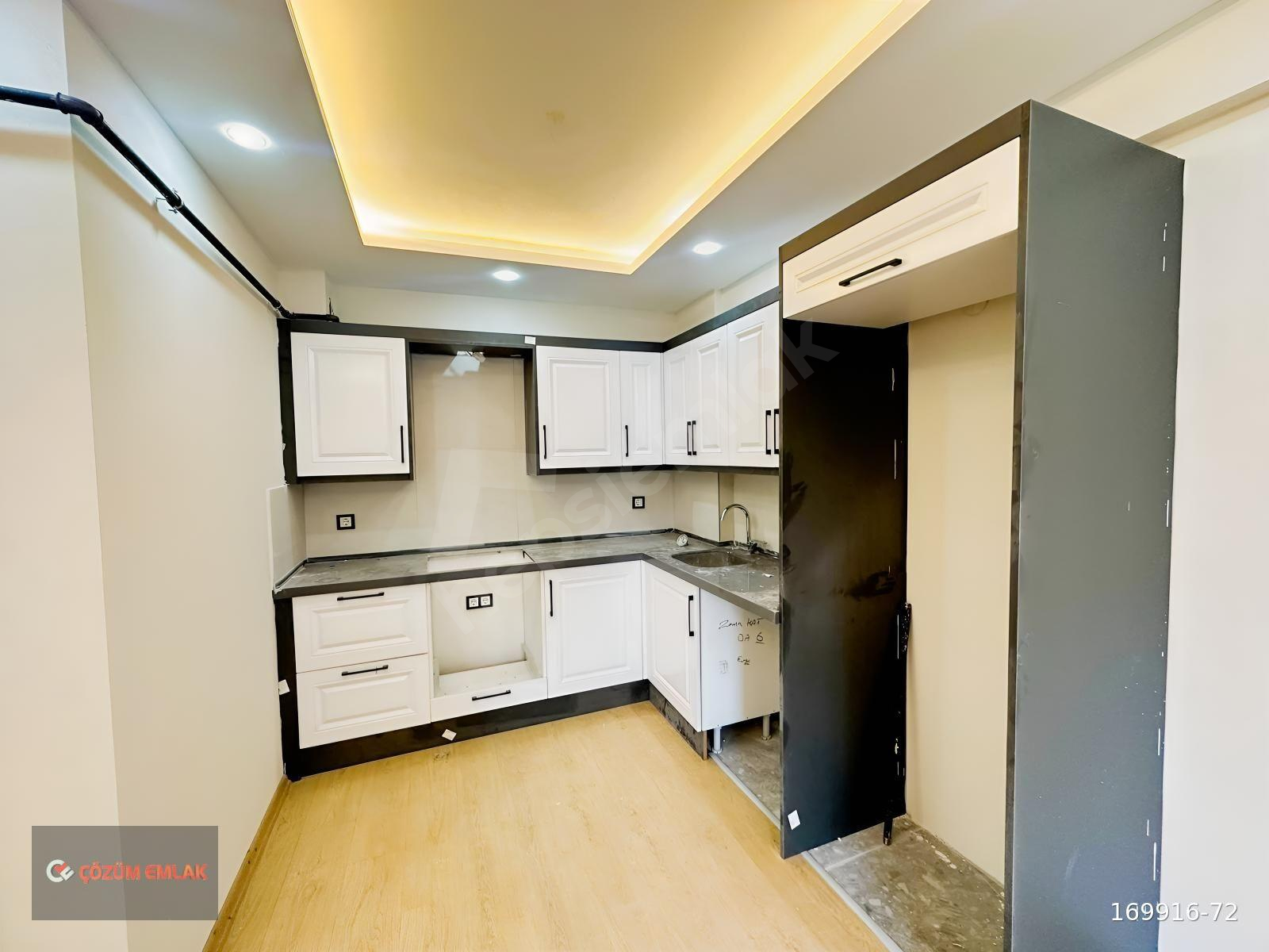 ÇÖZÜM EMLAK'TAN MURADİYE'DE SIFIR 2+1 OTOPARKLI SATILIK DAİRE