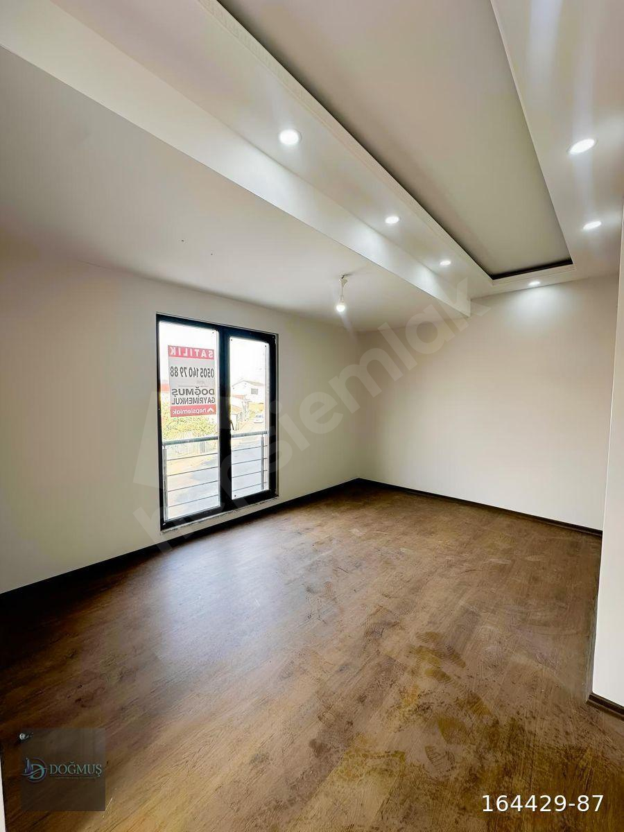 DOĞMUŞ GAYRİMENKUL'DEN ACİL SATILIK CADDE ÜSTÜNDE 2+1 DAİRE