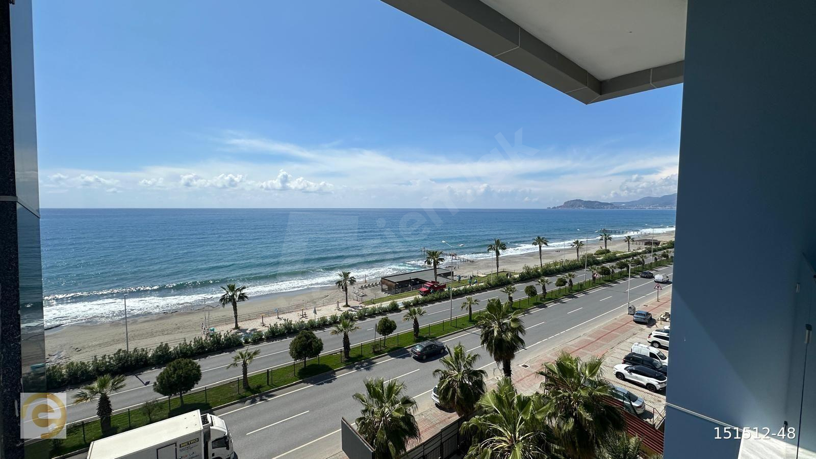 Mahmutlar'da Full Deniz ve Kale Manzaralı 2+1 Eşyalı Daire