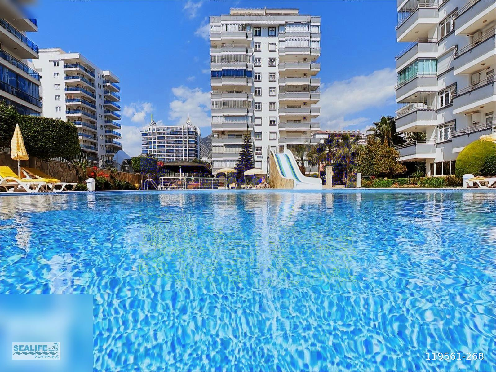 Denize Sıfır Site İçerisinde Satılık Geniş 2+1 Daire