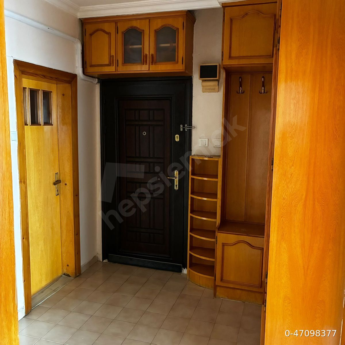 Sahibinden kiralık Alt yolda boya badana yapılmış oturuma hazır.
