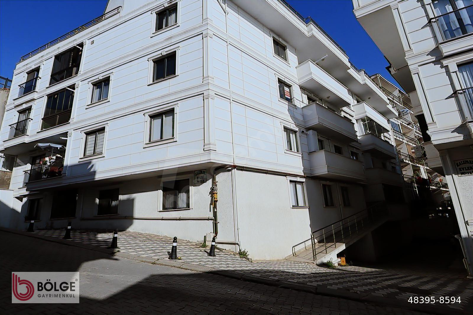 DARICA SAHİLDE SATILIK 2+1 ARAKAT DAİRE