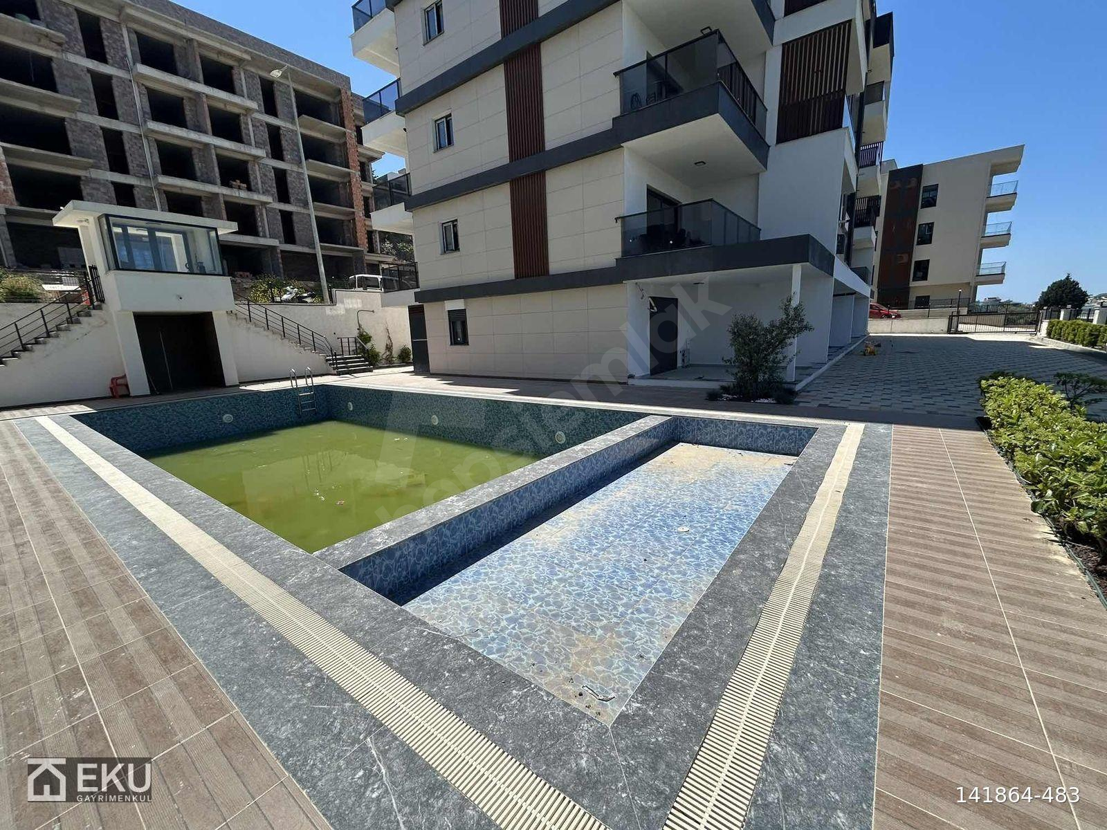 KUŞADASI HAVUZLU SİTEDE DENİZ MANZARALI SATILIK LÜKS 2+1 DAİRE.
