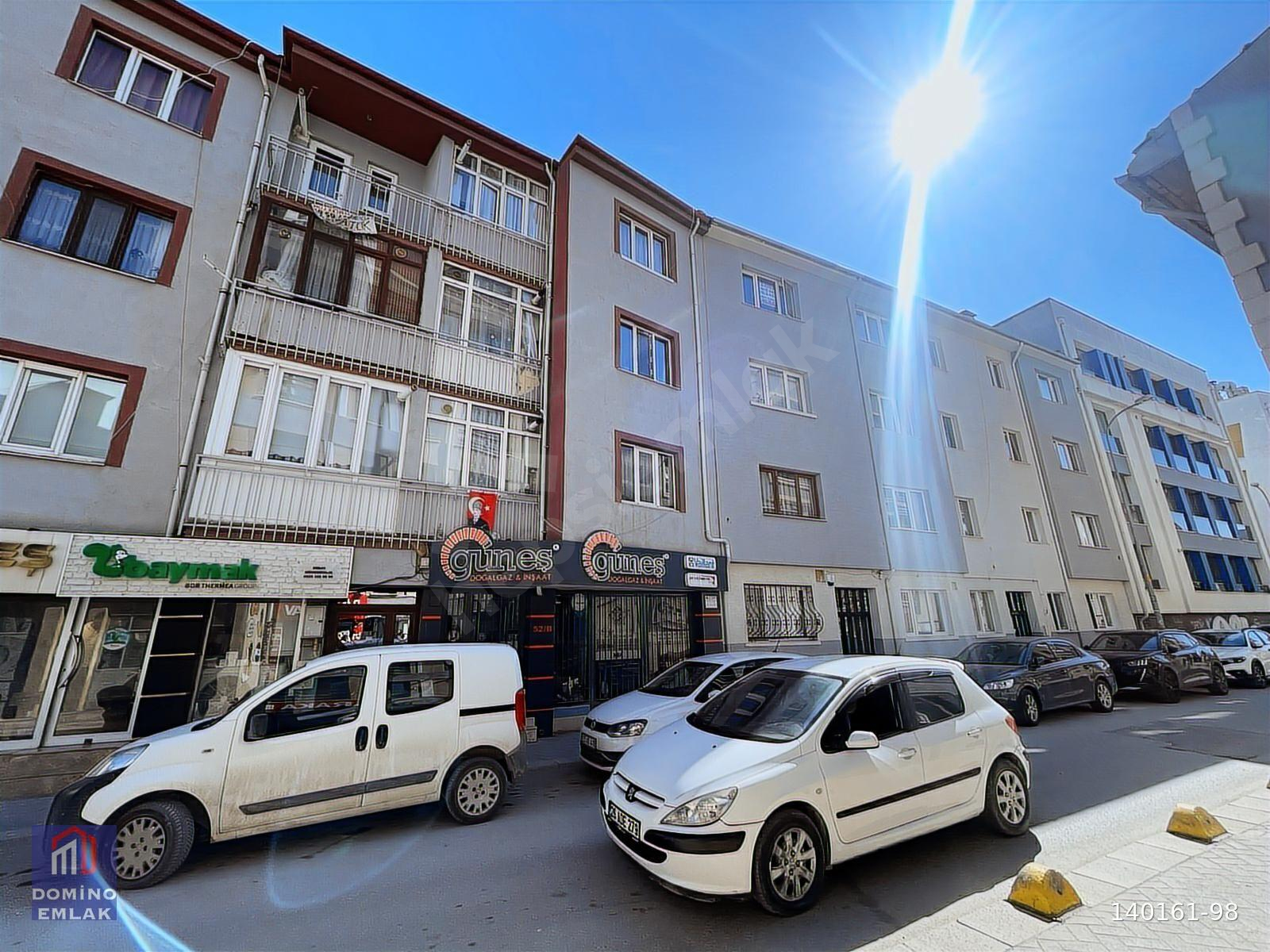 DOMİNO EMLAK'TAN ESKİ BAĞLAR'DA ARAKAT BAKIMLI KİRALIK 2+1 DAİRE
