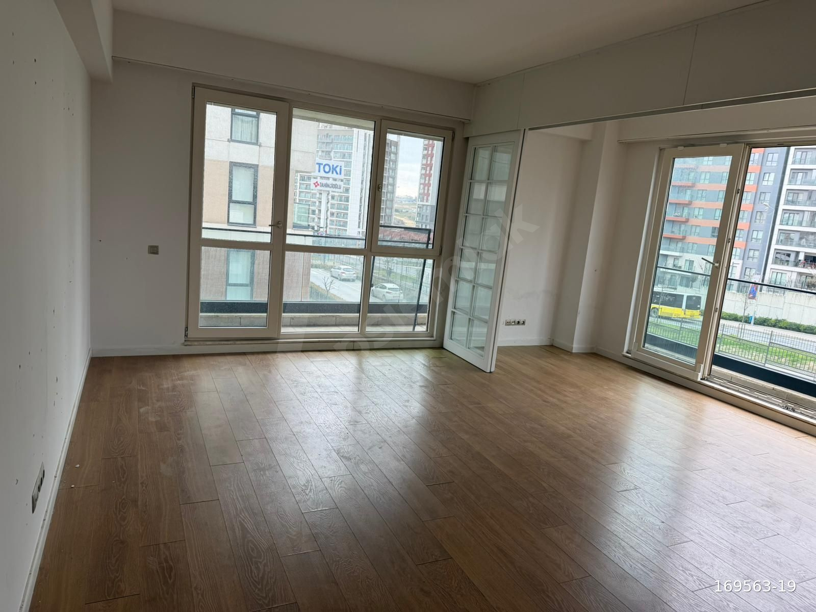 BİRLİK HİRA'DAN KİRALIK EVVEL İSTANBUL SİTESİ 4,5+1 DAİRE