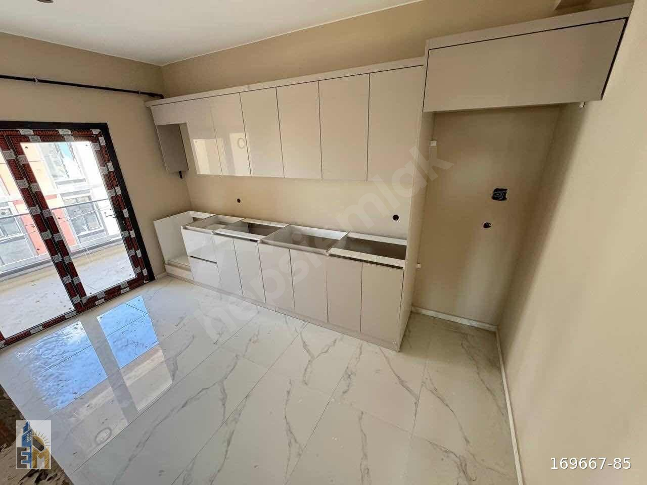 EMSA İNŞ. SİTE İÇERİSİNDE SATILIK SIFIR 2+1 100M2 DAİRELER