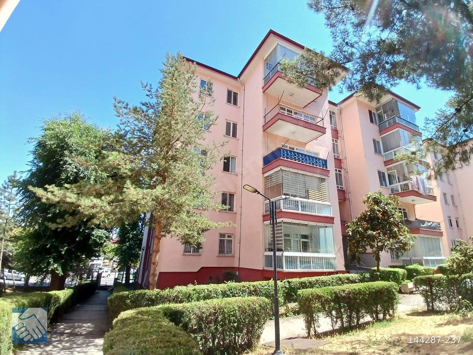 BATIKENT YENİ BATI MAH. ÖZLEM SİTESİ SATILIK ARA KAT DAİRE 3+1