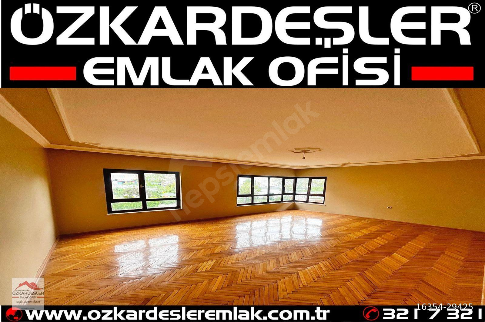 ETLİK'TE CADDE ÜZERİ KATTA ÇİFT BALKONLU 3+1 KİRALIK DAİRE FIRSATI