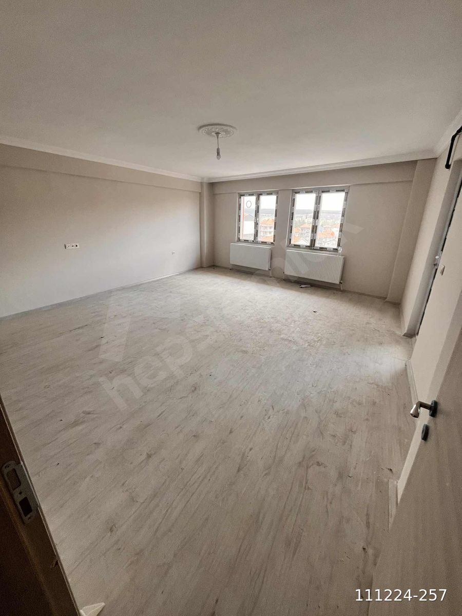 Banaz Anayolüzeri 120m2 2+1 Geniş Balkonlu Daire