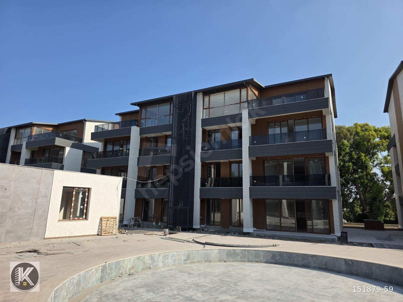 ARSUZ CEMRE SİTESİNDE SATILIK 2+1 LÜKS DAİRE