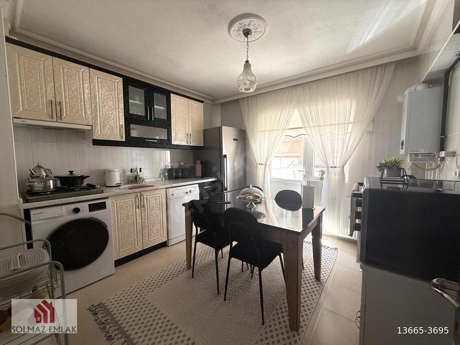 SOLMAZ EMLAKTAN MERKEZİ KONUMDA 2+1 KAPALI MUTFAK SATILIK DAİRE