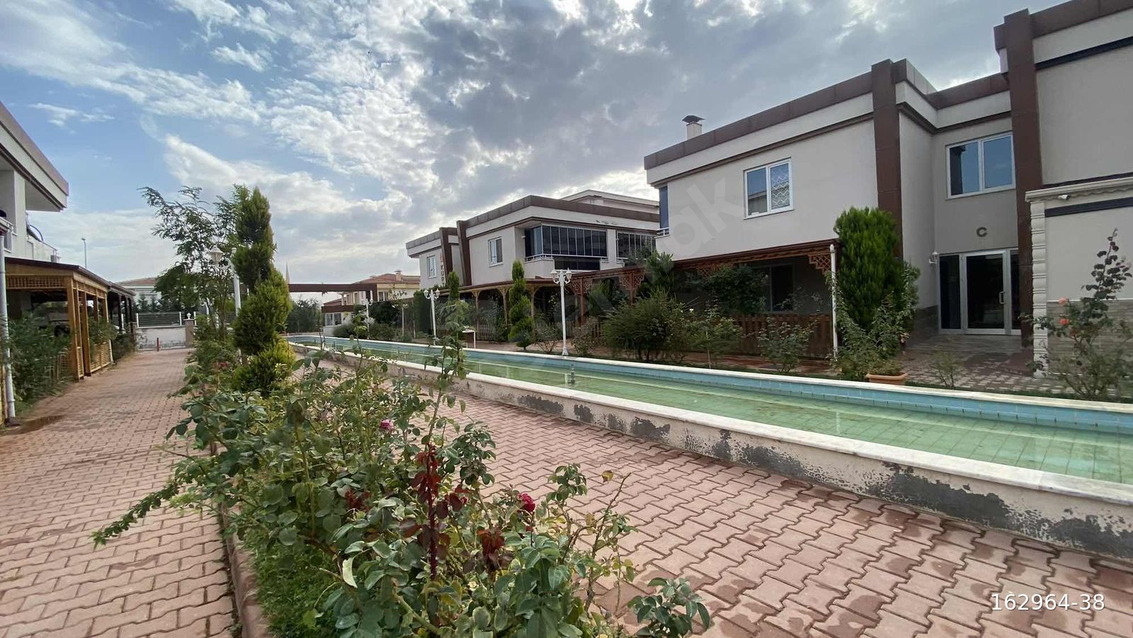 SEDA KIRAÇ'DAN SİTE İÇERİSİNDE GÜVENLİKLİ EŞYALI KİRALIK DAİRE
