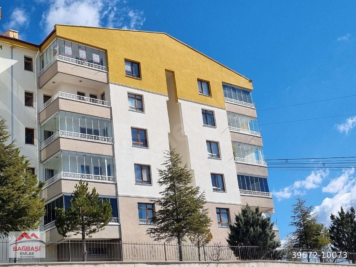 BAĞBAŞI'dan SİTE İÇERİSİNDE 4.KAT(ÜSTKAT) 3+1 ÇİFT BANYOLU MANZARALI