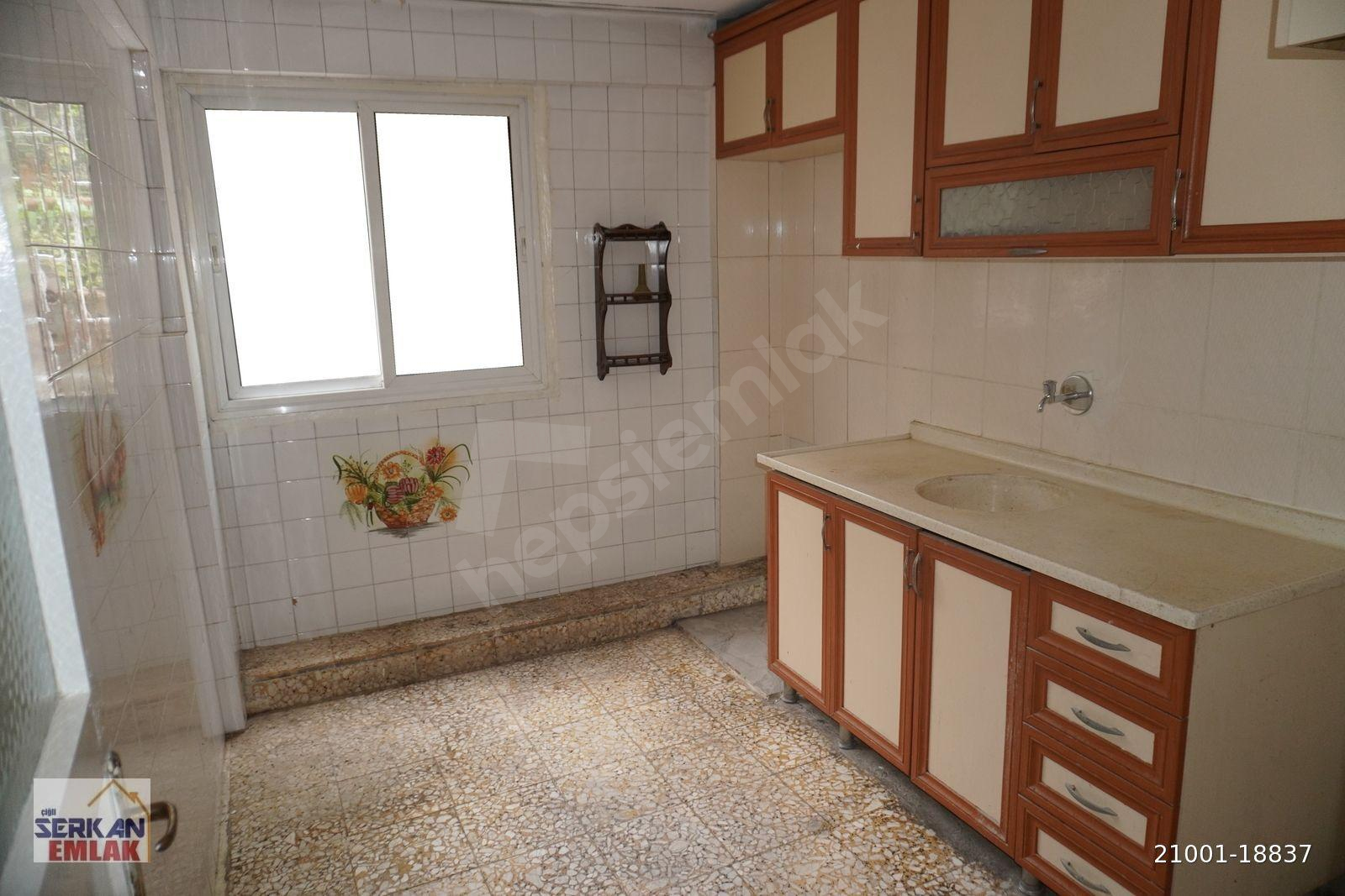 GÜMÜŞPALA EMEK MAHALLESİNDE SATILIK 3+1 BALKONLU ÇİĞLİ SERKAN