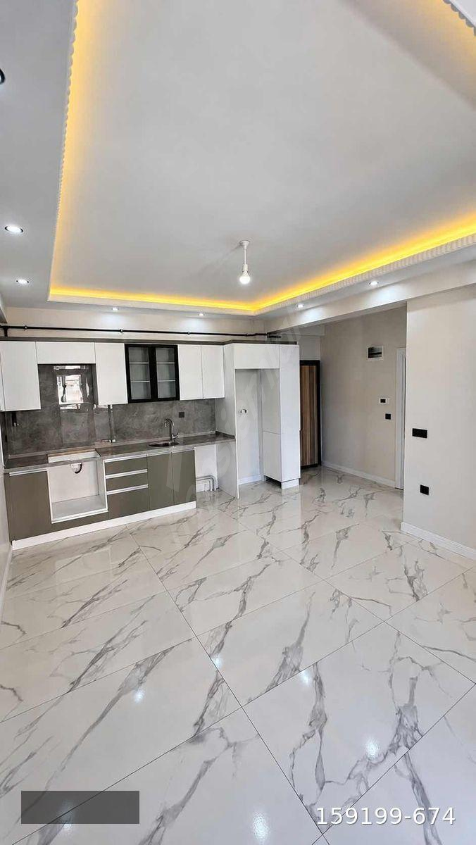 YERLİTÜRK'TEN ÇİFTLİKKÖY BAYRAKTEPE'DE SATILIK GENİŞ 1+1 DAİRE