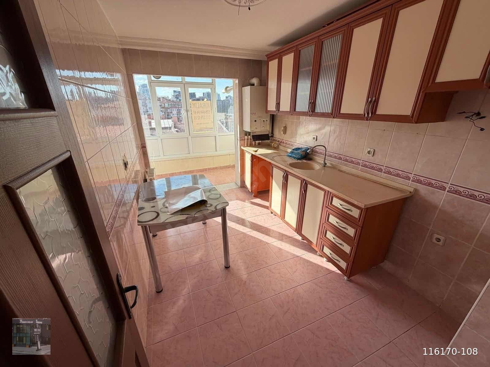 Yunus Emlak'tan Esertepe Cadde Üzeri 3+1 Manzaralı 3.Kat Kiralık