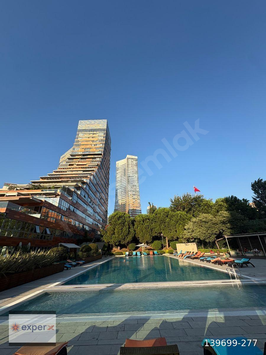 Varyap Meridian'da pizza dilim büyük salonlu kiralık 2+1 daire