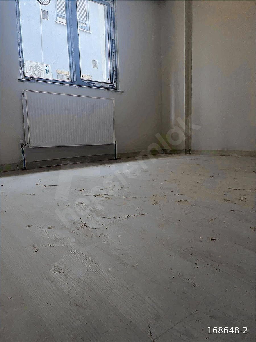 Esatpaşa mahallesinde bahçe kullanımlı etrafı açık daire