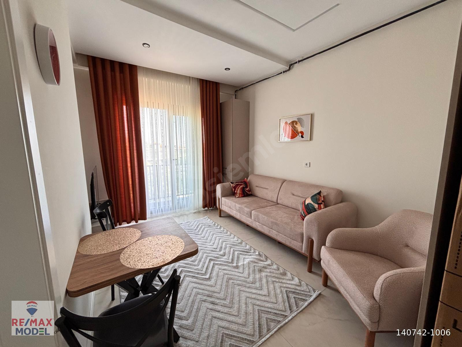 REMAX MODEL DEN TEKDEN HASTANESI KARŞISI 1+1 EŞYALI SIFIR SATILIK APART