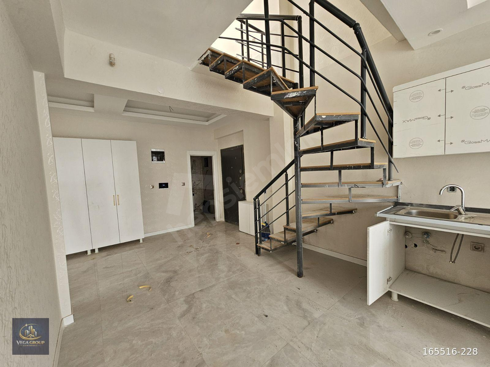 BİR MODERN SİTESİNDE KİRALIK DUBLEX DAİRE