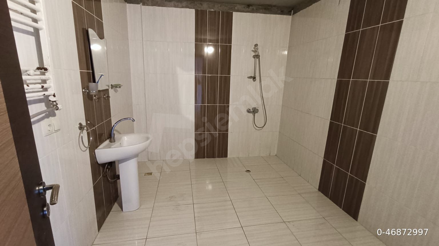 Yüksekovada kiralık 2 + 1 çarşı merkezinde de mevcut eşyalı eşyasız
