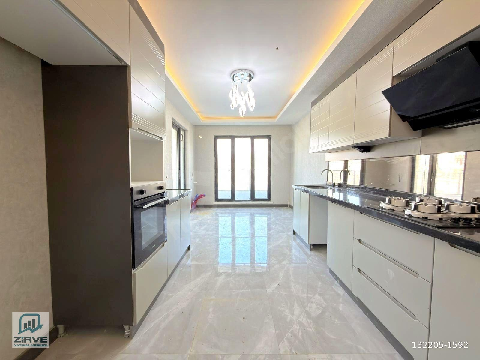 ZİRVE EMLAK'TAN KÖK TAPULU KREDİYE UYGUN 4+1 SATILIK DAİRE