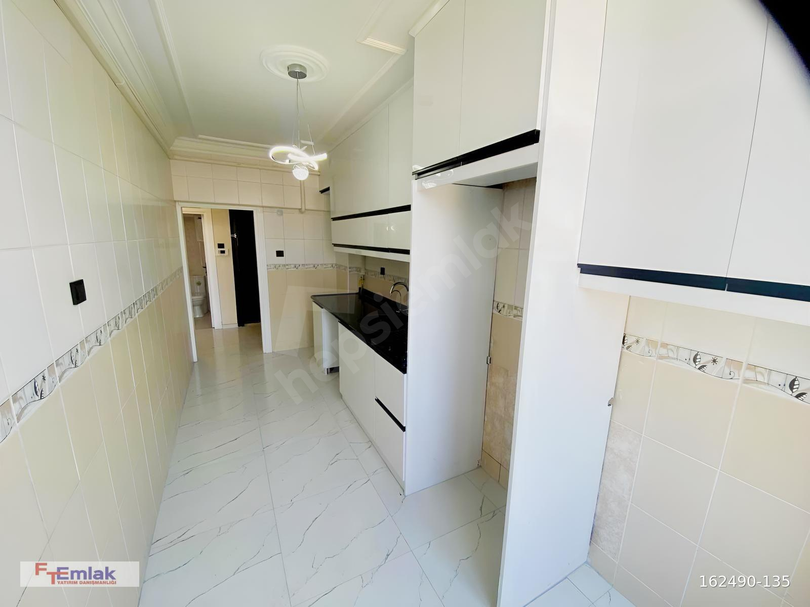 BEYAZEVLERDE AYRICALIKLI YAŞAM FULL EKSTRALI K.MUTFAK 2+1 DAİRE