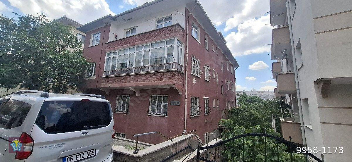 KOLEJ AZAK SOKAKTA 2+1 KOMBİLİ BAHÇEKATI MERKEZE YAKIN.BAKIMLI