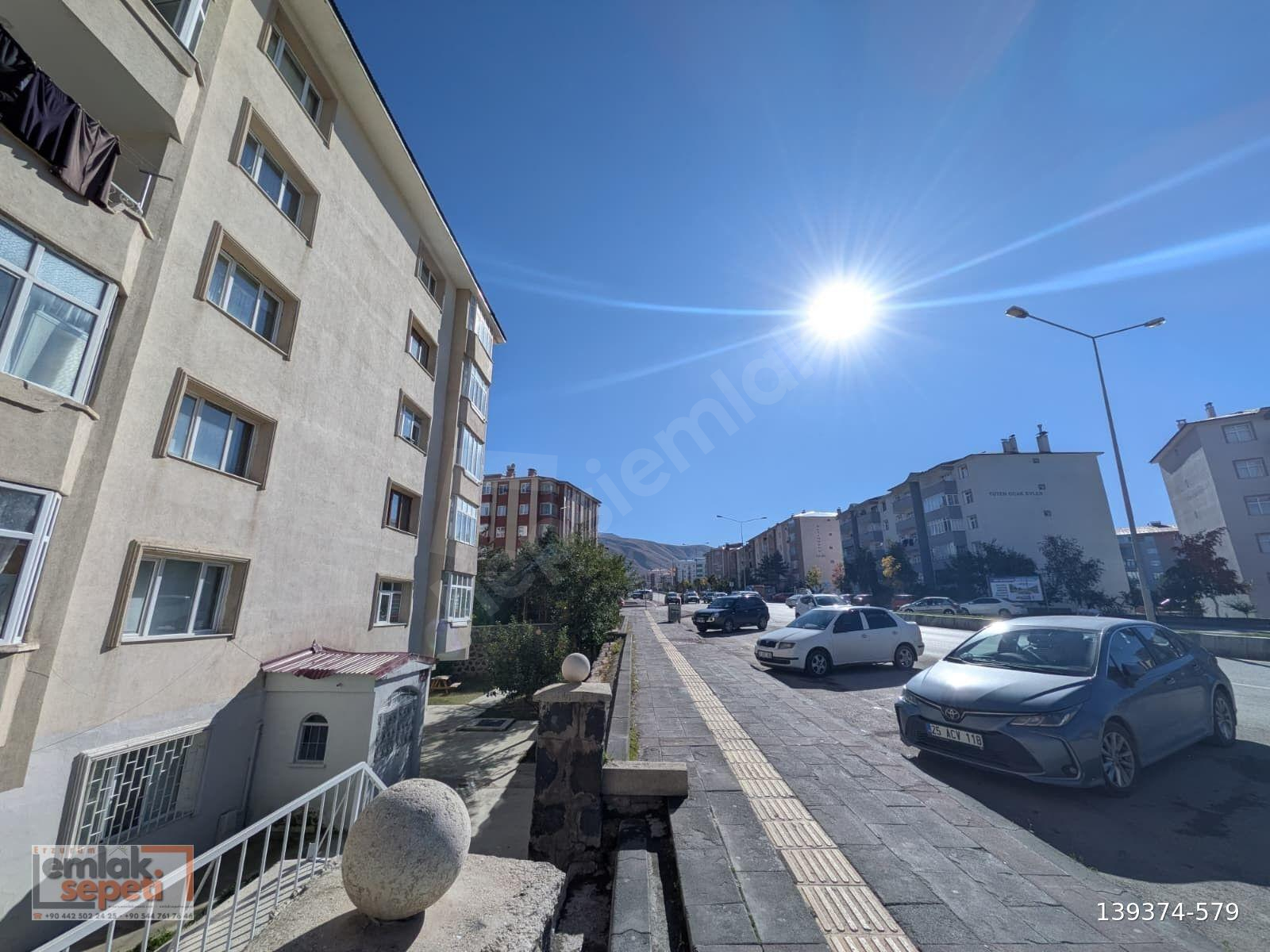 YILDIZKENTTE ANA CADDE ÜZERİNDE KİRALIK 3+1 DAİRE