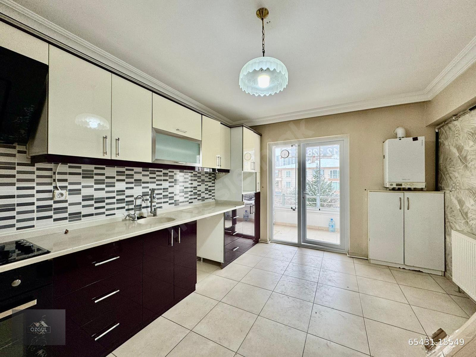 ÖZGÜL EMLAK'tan MERKEZDE FULL YAPILI G.ODALI ASANSÖRLÜ K.OTOPARKLI MASRAFSIZ 5+1 DUBLEX DAİRE