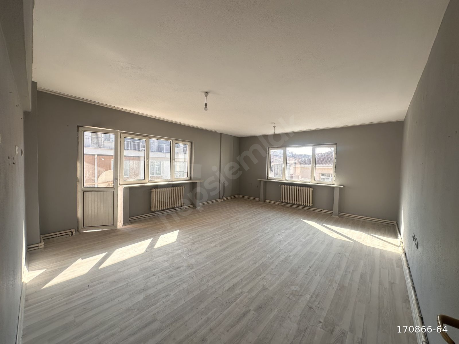 ŞIRINTEPE MAHALLESI YAYLA CADDESI ÜZERI GENIŞ KÖŞE 3+1 ÇIFT BALKONLU KIRALIK DAIRE