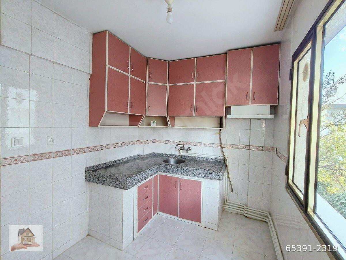 HALİL EMLAK'TAN DOĞALGAZLI OKUL YAKINI ARAKAT 3+1 100 M2 26.000 TL