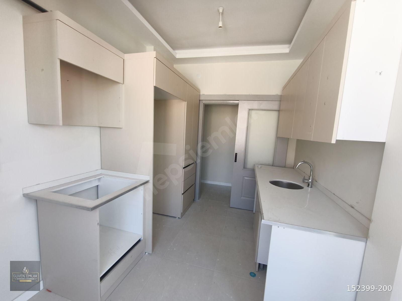 GÜVEN EMLAK'TAN SITMAPINARI CADDEYE YAKIN SIFIR 2+1 DAİRE