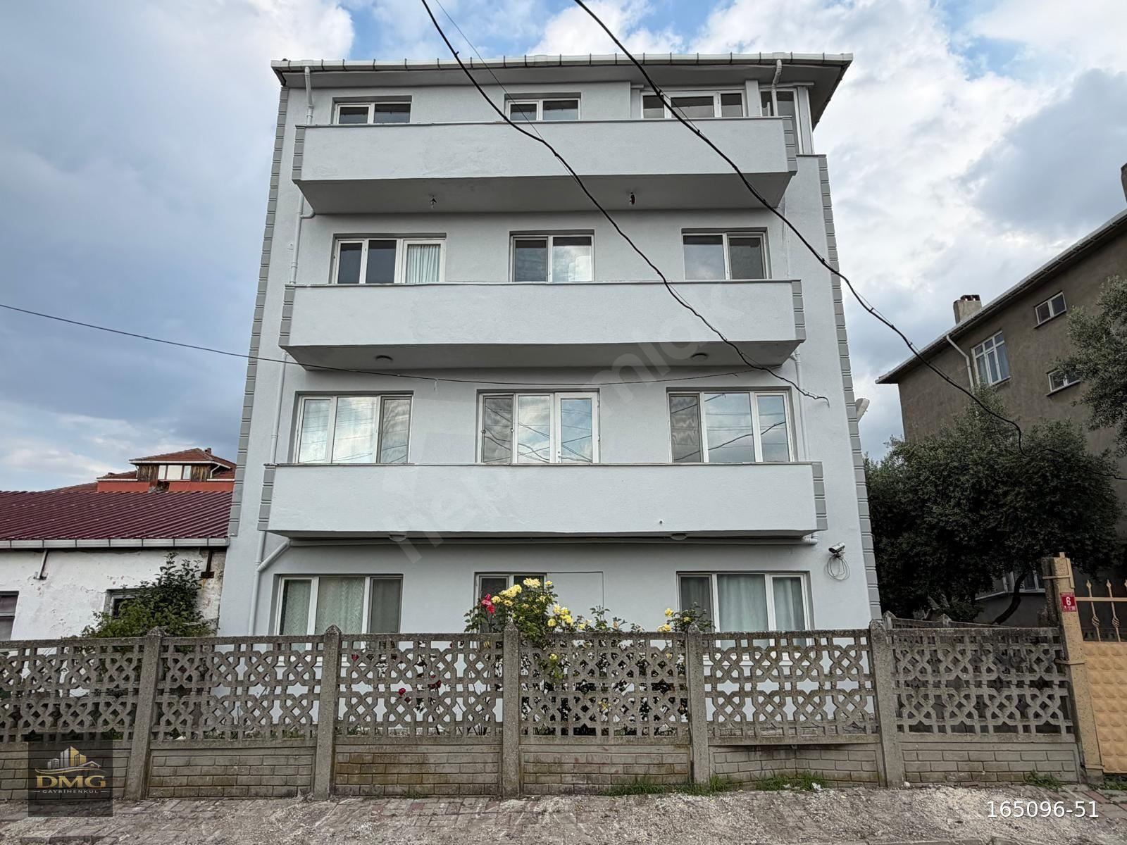 BALIKESİR MANYAS ÇARŞI MAHALLESİNDE SATILIK 3+1 DAİRE