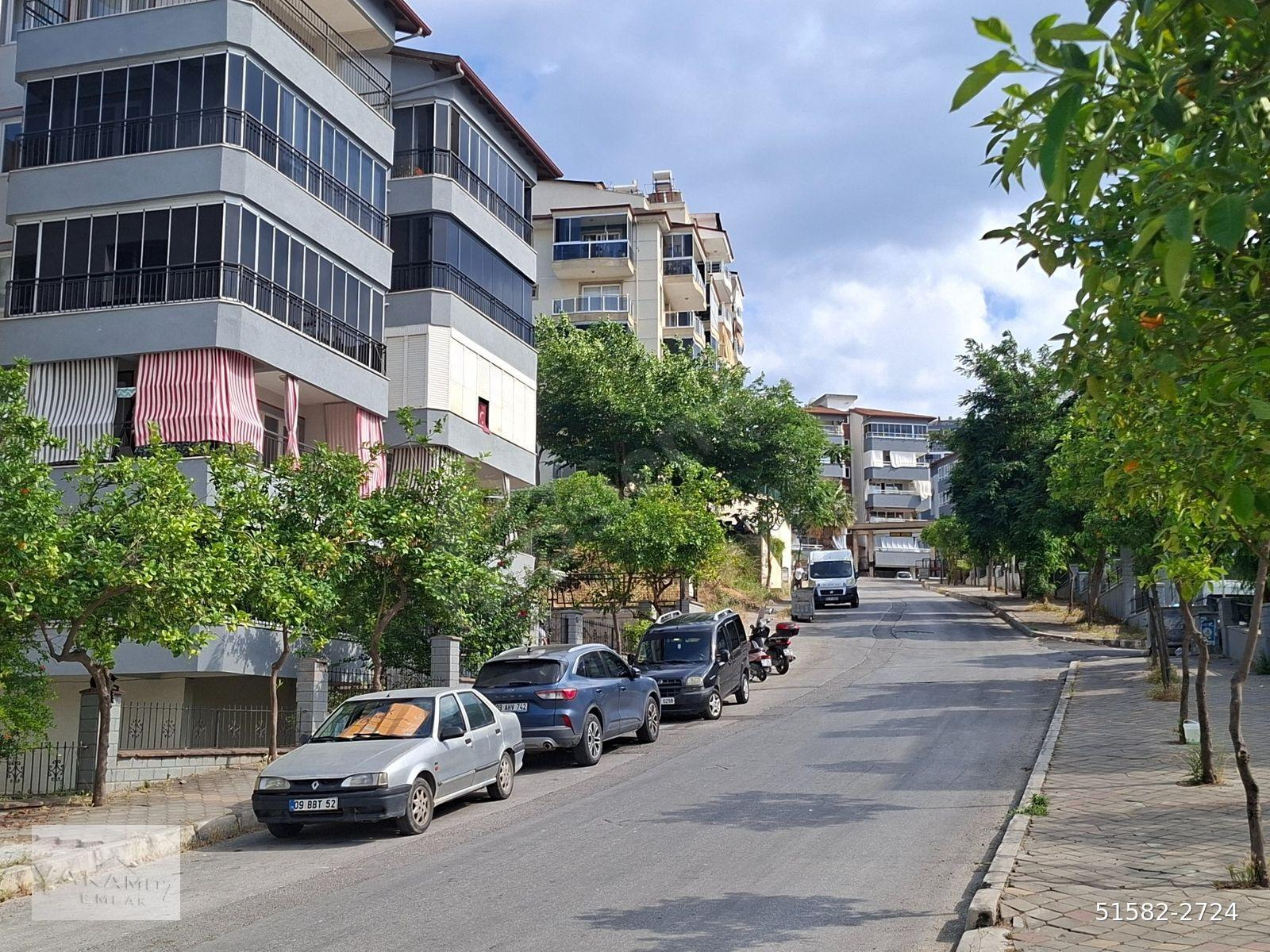 Kuşadası Kadınlar denizi mahallesinde merkezi konumda 3+1