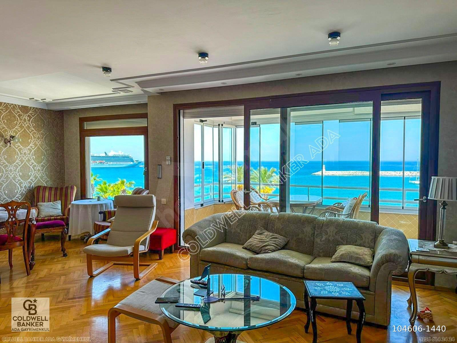 Kuşadası Kordonda Panoramik Deniz Manzaralı Dubleks Yalı Dairesi