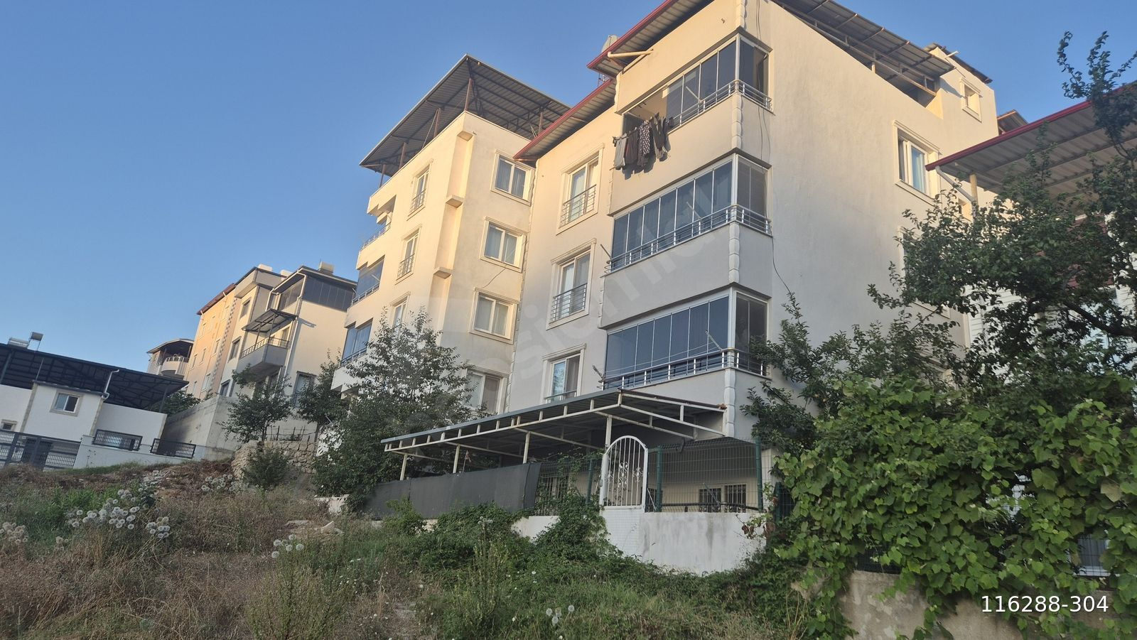 BELEN-ATİK YAYLASINDA 2+1 ZEMİN KAT 100 M2 DAİRE SATILIKTIR.