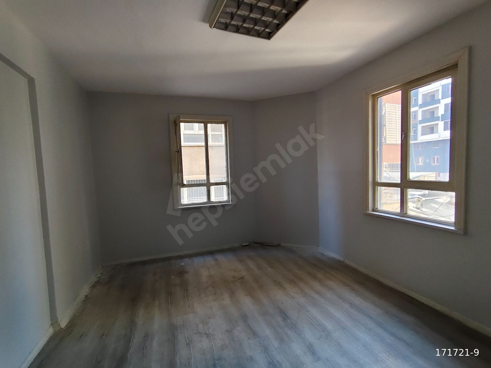 BAHÇELİEVLERDE CADDE ÜSTÜ SATILIK OFİS