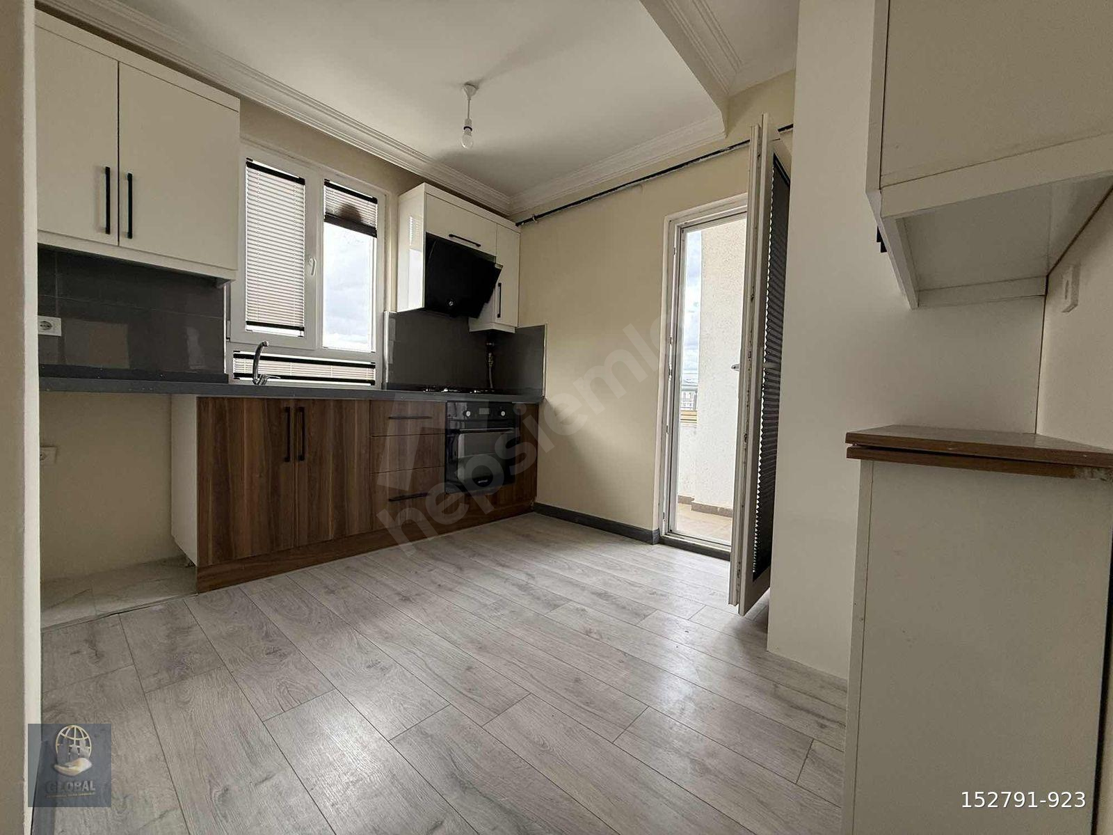 HAVUZLAR CADDE ÜZERİ 2+1 İSKANLI 3 YAŞ FIRSAT DAİRE