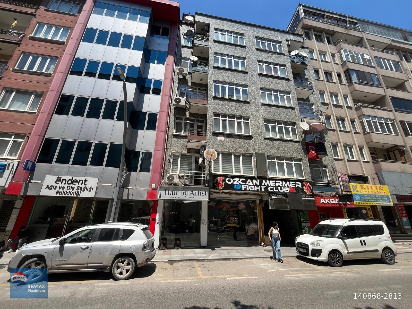 İzmit İnönü Caddesinde 32 m2 Teraslı Satılık 2+1 Daire